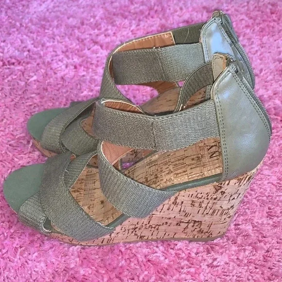 NY & Co Green Espadrille Wedges - Picture 3 of 5